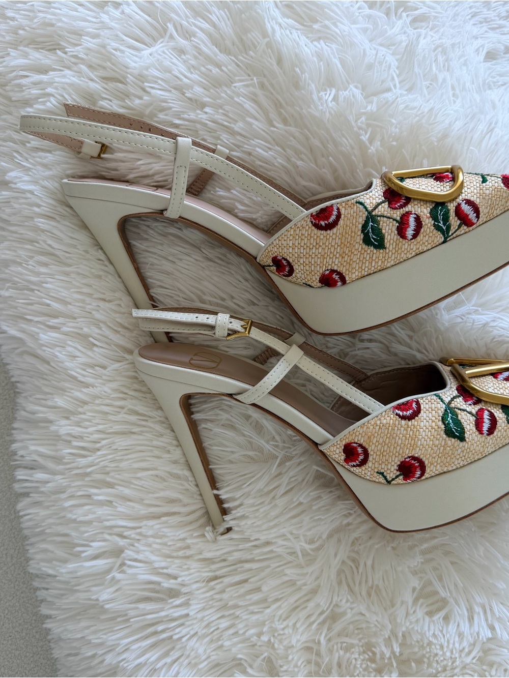 Valentino Garavani Beige Floral Embroidered Pointed Slingback EU Size 38 US 8 - Picture 2 of 4